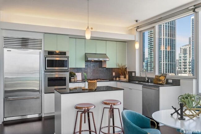 Building Photo - 501 Beale St