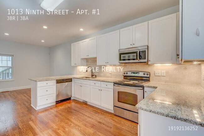 Building Photo - 1013 Ninth Street-Apt. #1