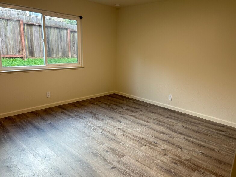 Building Photo - 833 Taylor St