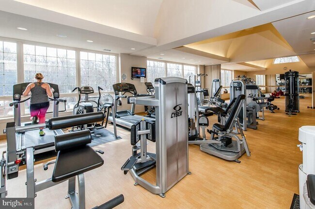 Building Photo - 3801 Ridge Knoll Ct