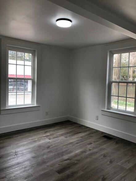 Building Photo - 55 Main St