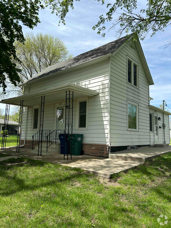 Building Photo - 507 W Walnut St