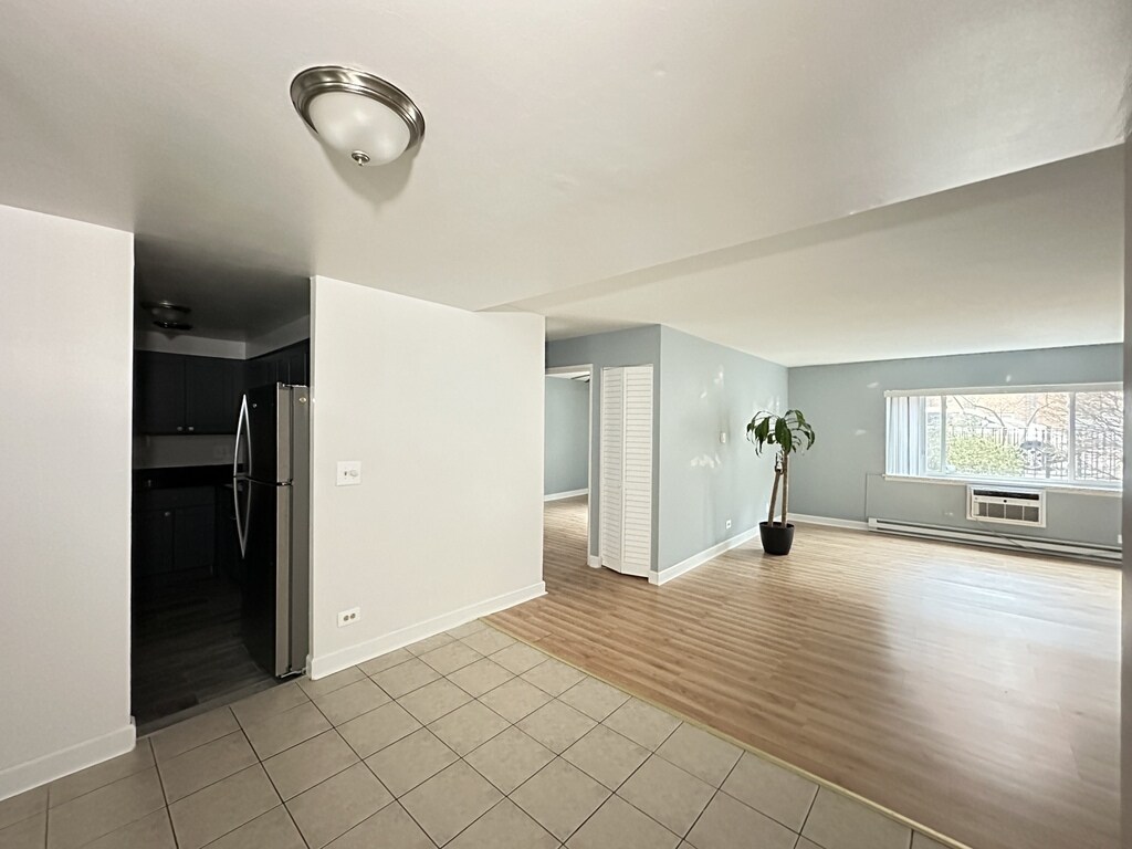 Building Photo - 3825 N Pine Grove Ave