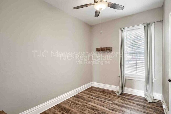 Building Photo - 460 S Lincoln St