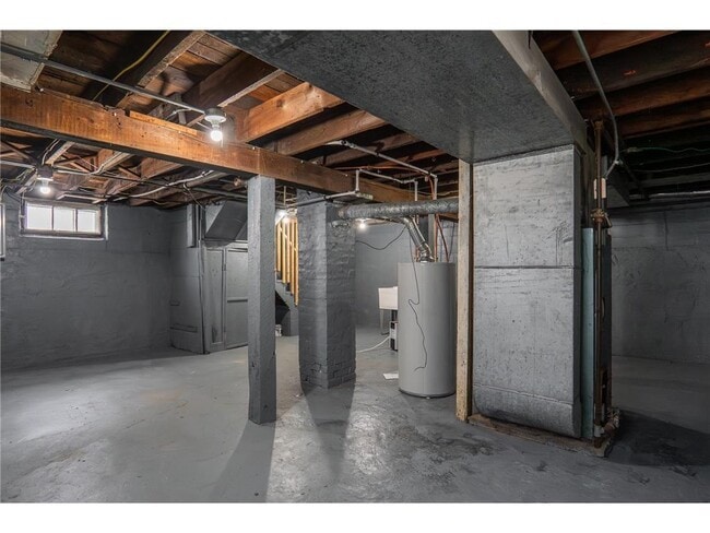 Building Photo - 1317 Reaney Ave E