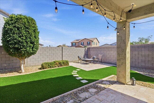 Building Photo - 2225 N 140th Dr