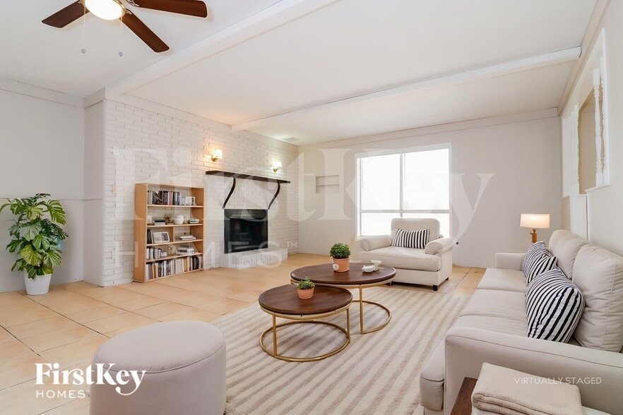 Building Photo - 10603 W Seldon Ln