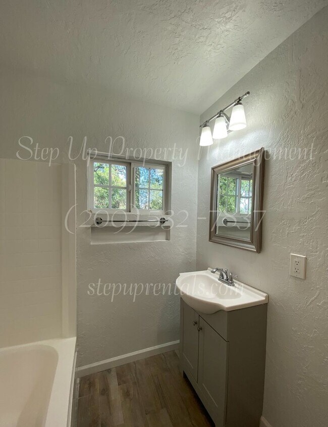 Building Photo - 11240 CA-49