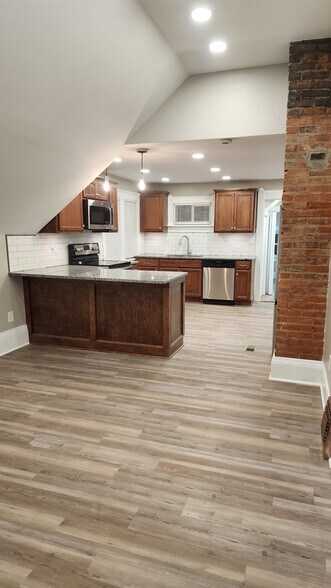 Primary Photo - 1301 Buhrer Ave