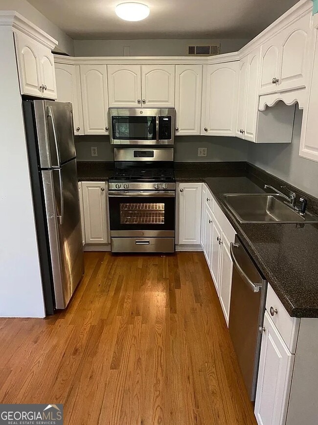 Building Photo - 1280 Stillwood Dr NE