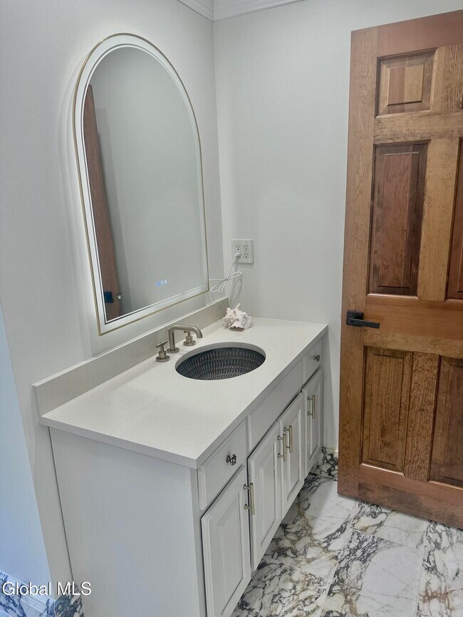 Building Photo - 9 Oakbrook Blvd