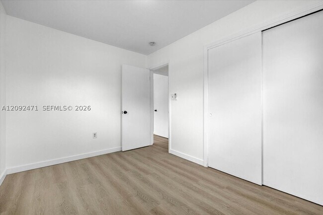 Building Photo - 2423 Jeffcott St