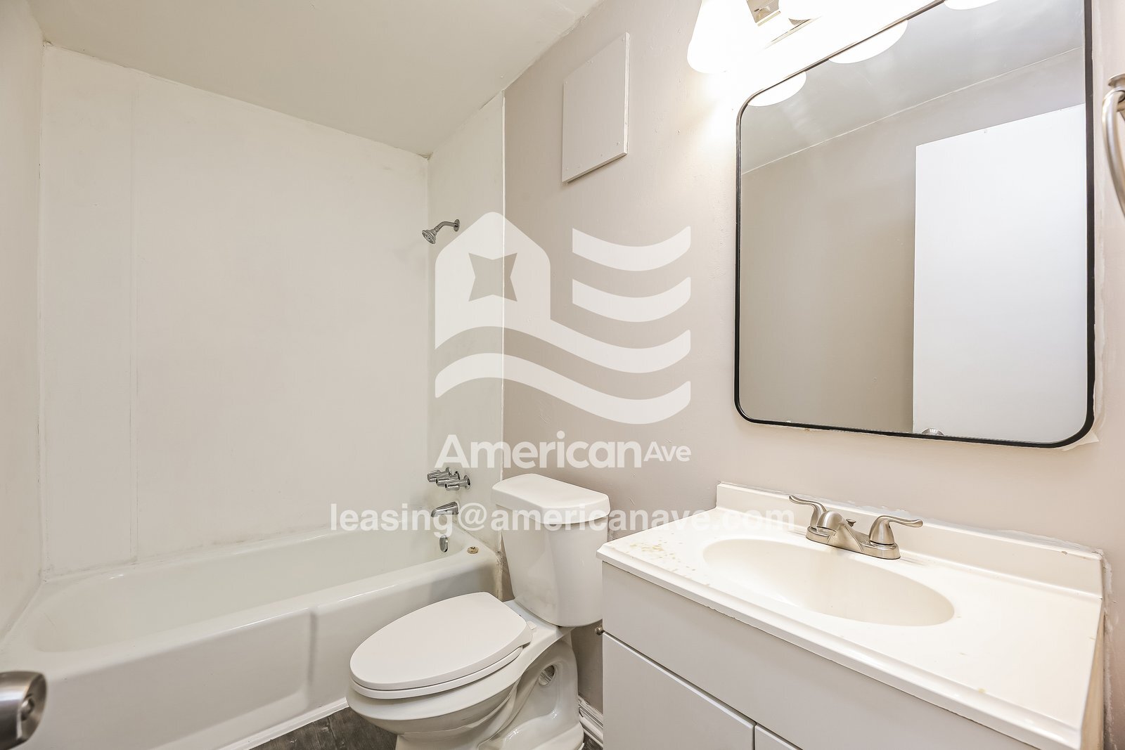 Building Photo - 115 S 1659