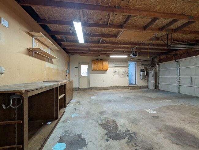 Building Photo - Updated 3-Bedroom, 2.5-Bath Home ~ Solid Surface Flooring and Spacious Kitchen!