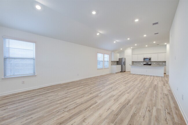 Building Photo - 3330 Meadknoll Ln