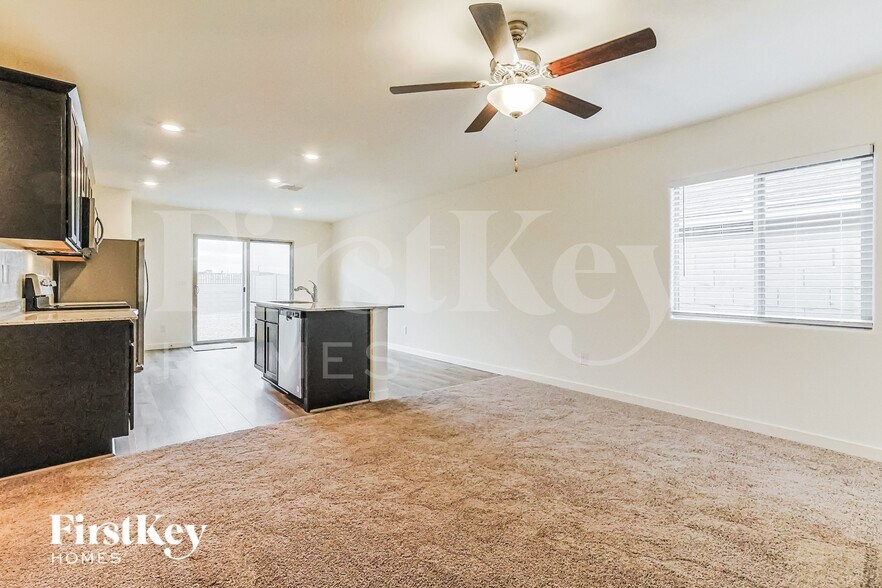 Building Photo - 985 W 20th St