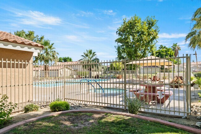Building Photo - 424 Tava Ln