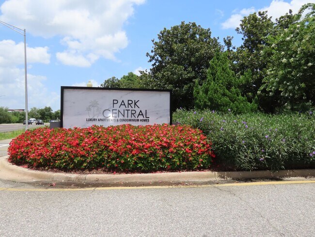 Building Photo - Orlando Park Central Gated Resort Style Co...