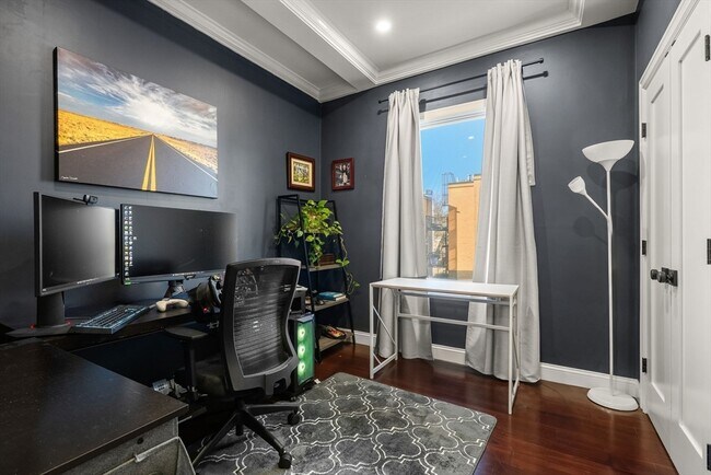 Building Photo - 753 E Broadway