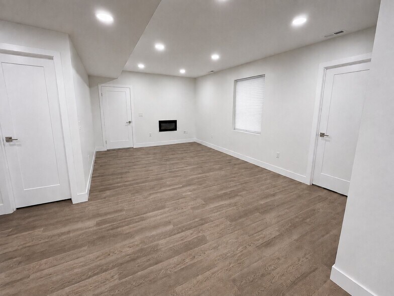 Building Photo - 3625 E Bluebell Dr