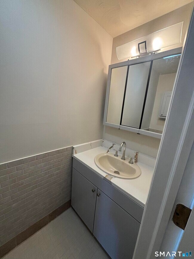 Building Photo - 37 Wakefield Ct