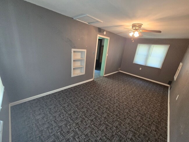 Building Photo - 3 bedroom, large privacy fenced in yard, oversized garage