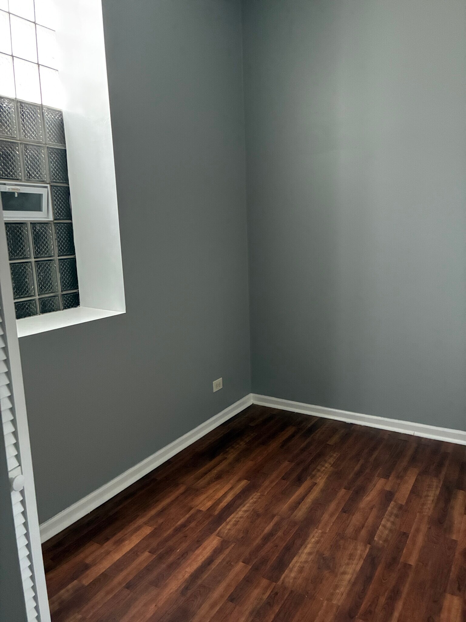 Building Photo - 2858 S Trumbull Ave
