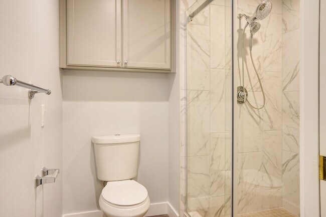 Building Photo - Federal Way Remodeled 2 Story
