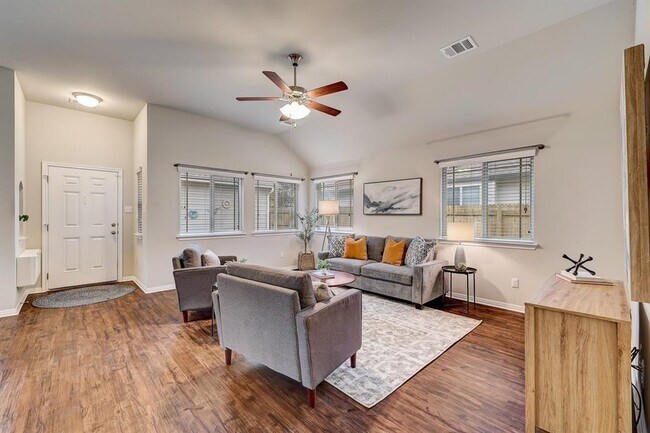 Building Photo - 124 Lasino Dr