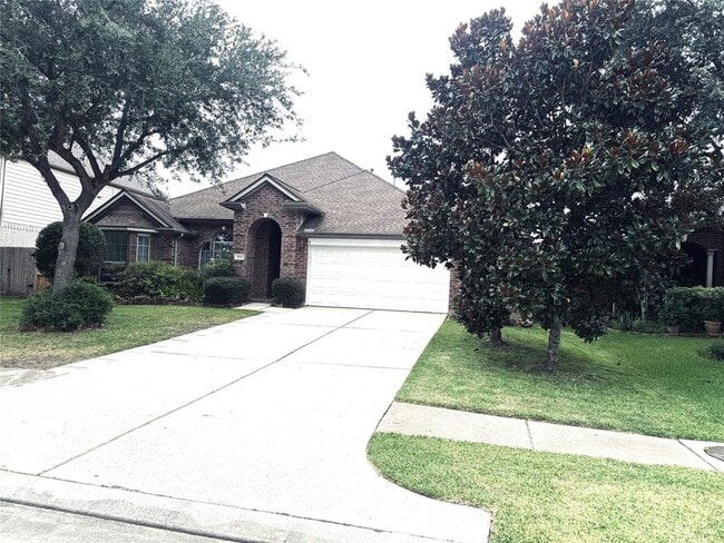Building Photo - 2910 Sandleigh Dr