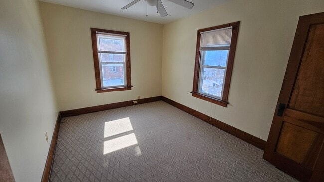 Building Photo - Move-In Ready Newly Remodeled 3-Bedroom Home – Metro Approved!