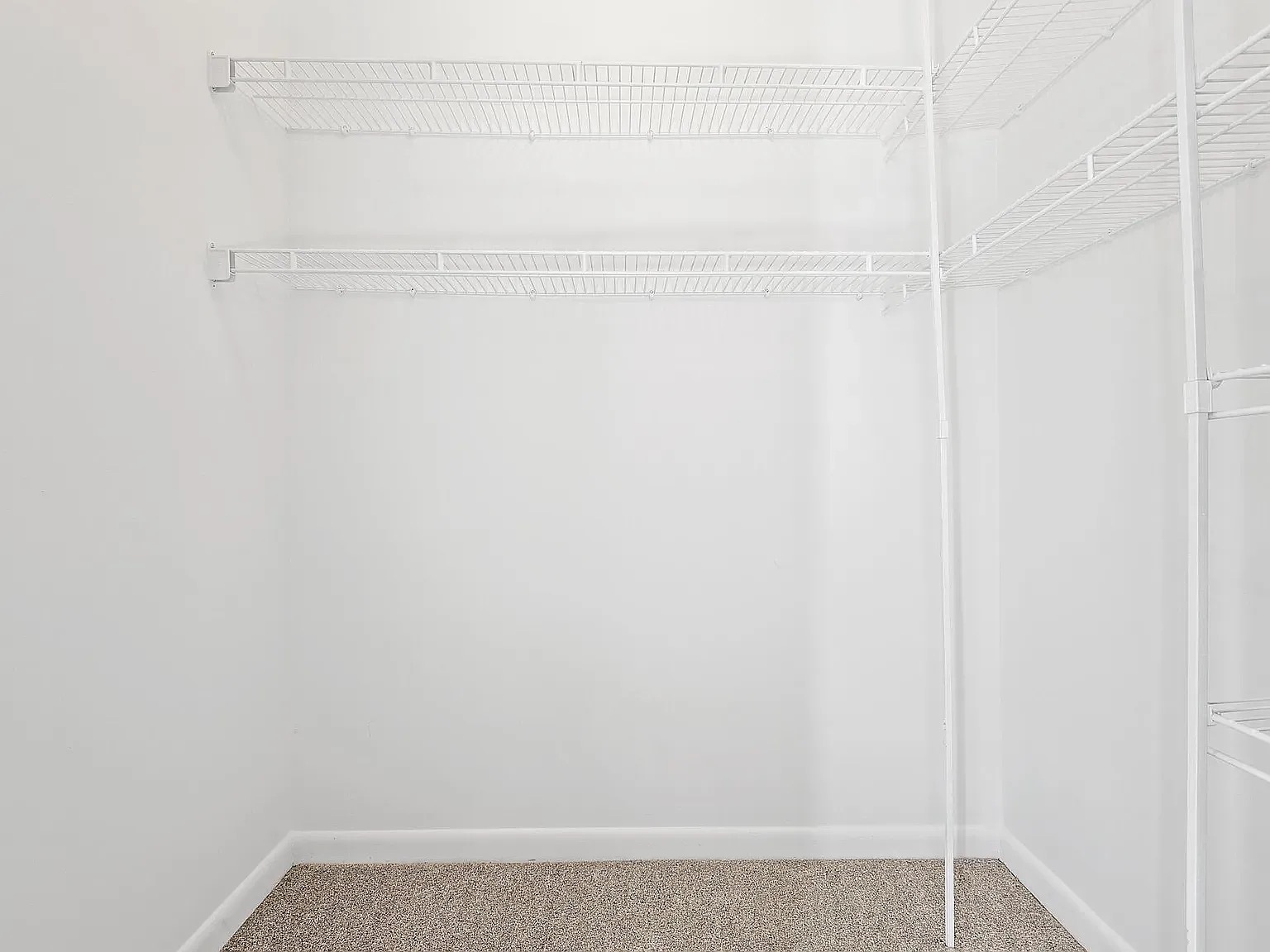 Building Photo - Room in Condo on Finley Forest Dr