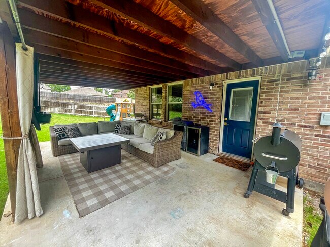 Building Photo - 13183 Cowper Dr