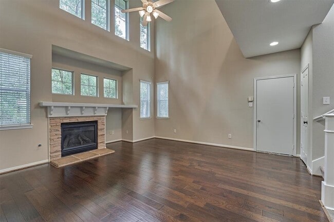 Building Photo - 83 Woodlily Pl