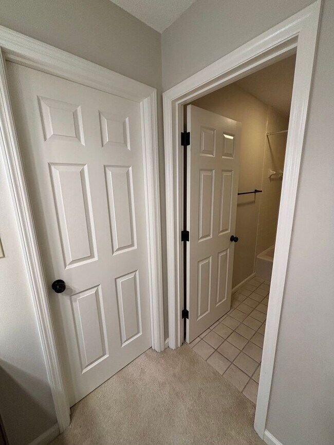 Building Photo - West Knoxville Townhouse