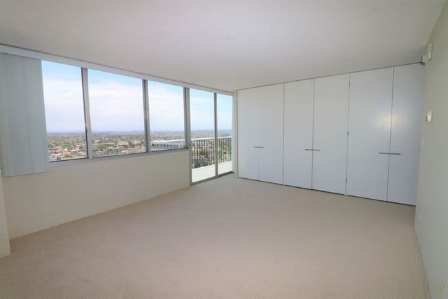 Building Photo - 2999 E Ocean Blvd
