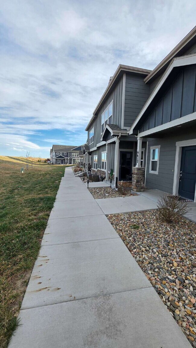 Building Photo - Lorson Ranch 5 bedroom Townhouse near military bases