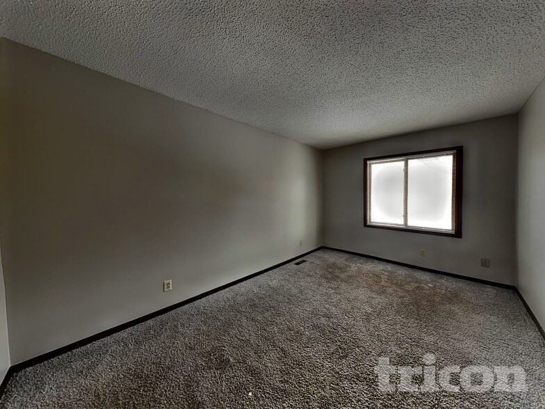 Building Photo - 3401 75th Ave N