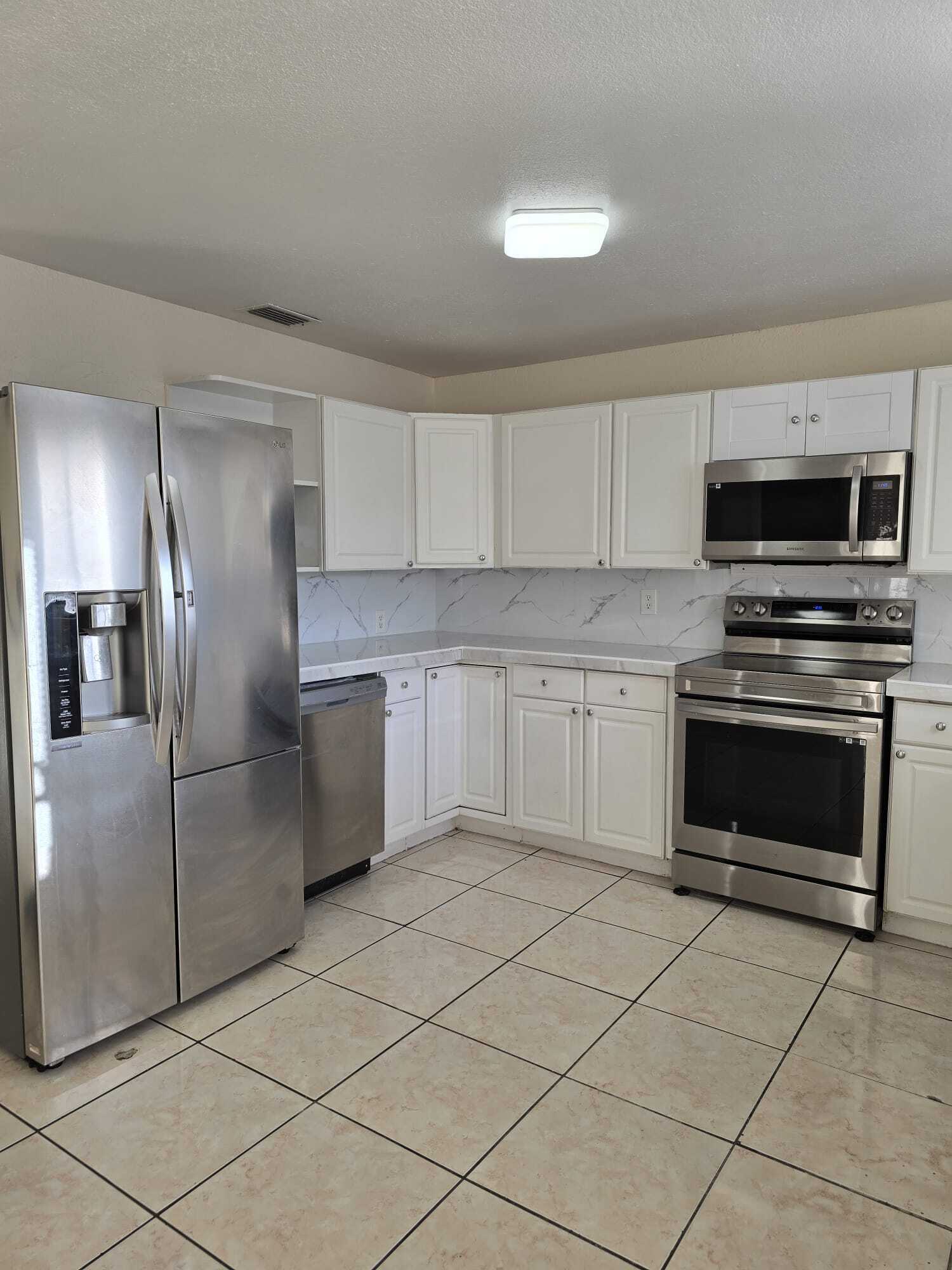 Building Photo - 28021 SW 142nd Ct