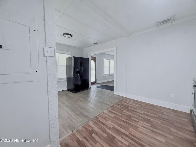 Building Photo - 10728 Old Kings Rd