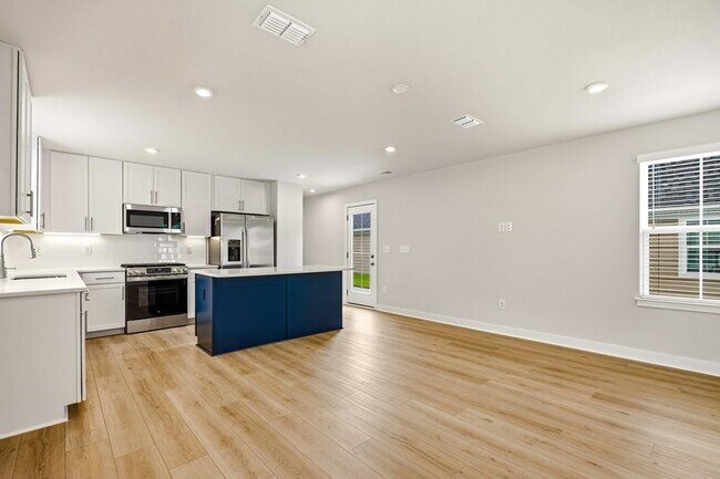 Building Photo - 2752 Rowyn St