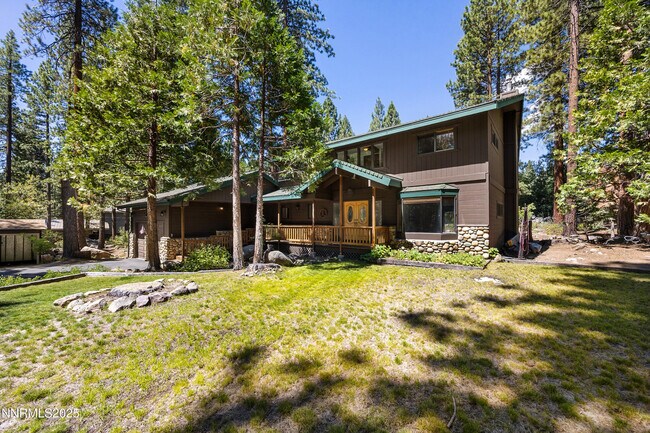 Building Photo - 445 Country Club Dr