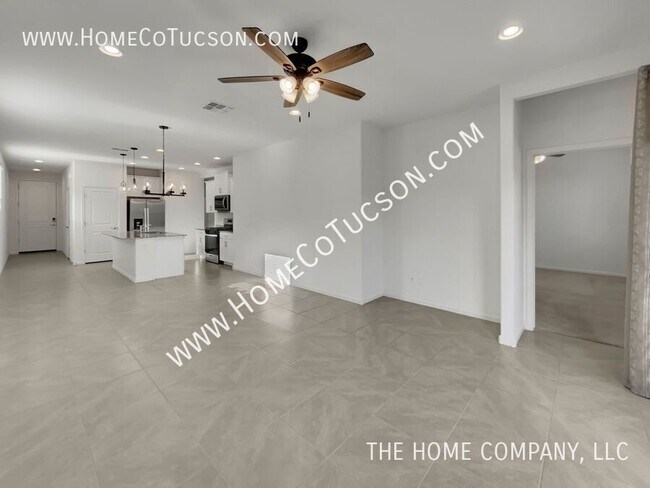 Building Photo - 11868 W Charismatic Dr
