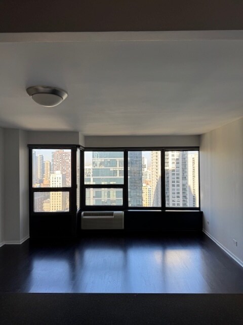 Building Photo - 30 E Huron St