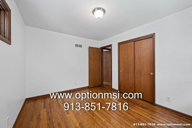 Building Photo - Comfort, Space & Style – Beautifully Updated Split-Level Home