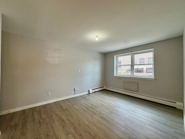 Building Photo - 145 Cowles St