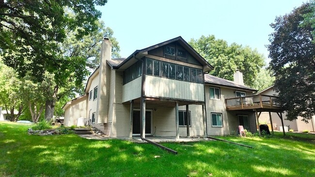 Building Photo - 15229 Buchanan Ct
