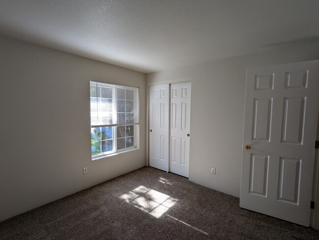 Building Photo - 61862 Avonlea Cir
