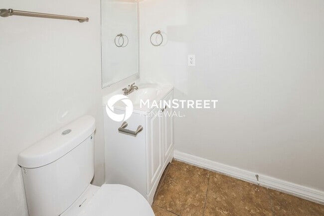 Building Photo - 4 Bedroom Pet-Friendly Home in Phoenix, AZ...
