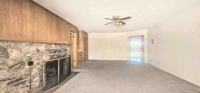 Building Photo - 5 bed 2.5 bath Single Story With 3 CAR Gar...